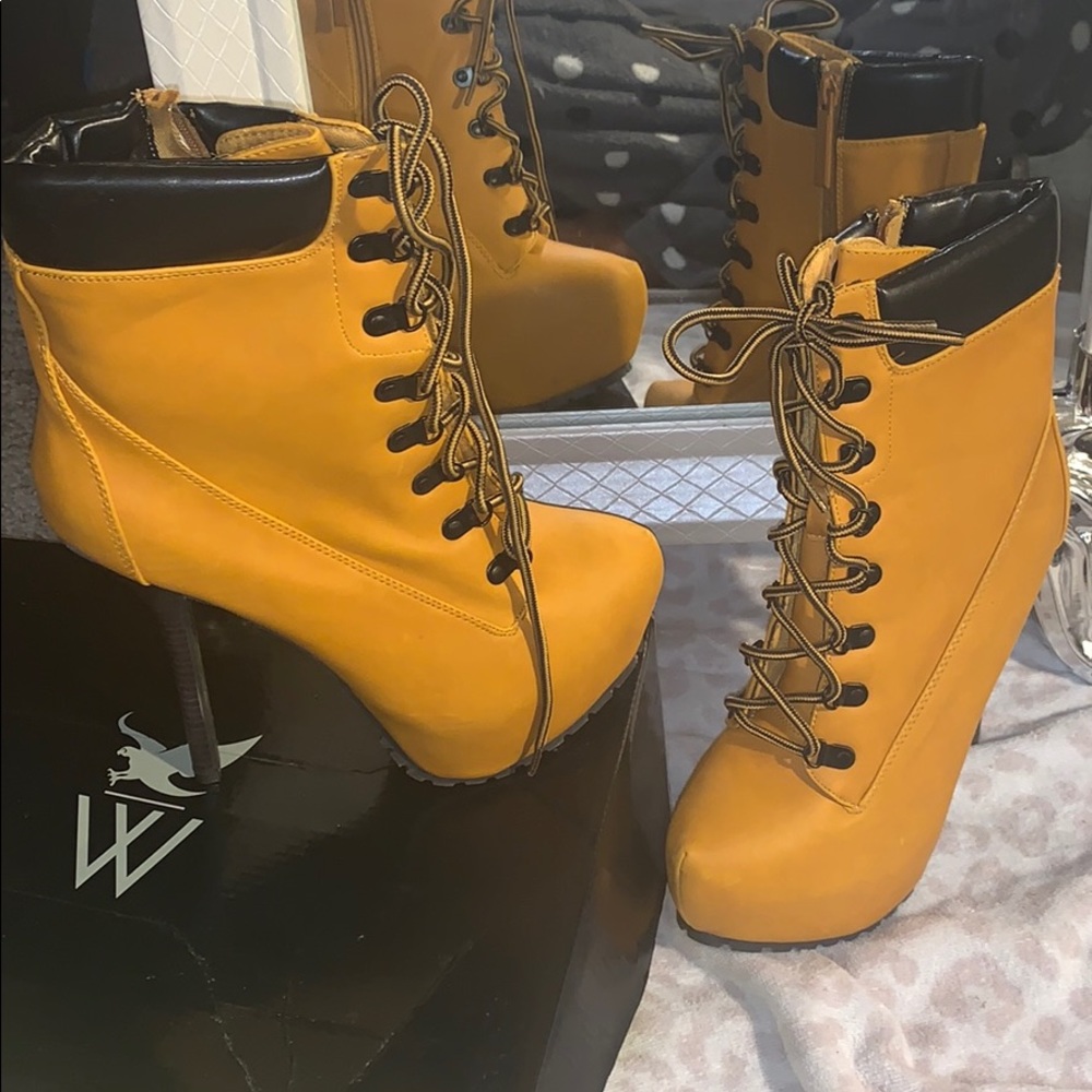 High heel bootie